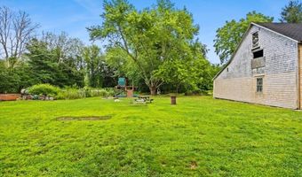 544 Main St, Acushnet, MA 02743