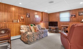 35 Sycamore Dr, Cranston, RI 02921