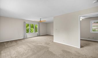 640 Ash St, Algonquin, IL 60102
