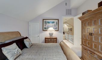 4744 34TH St N, Arlington, VA 22207