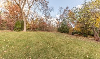 2225 Chaucer Ct, Ann Arbor, MI 48103