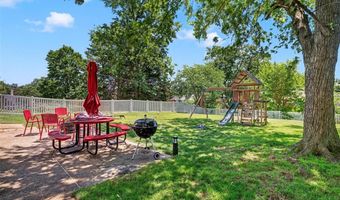 9828 Whitcomb Ln, Affton, MO 63123