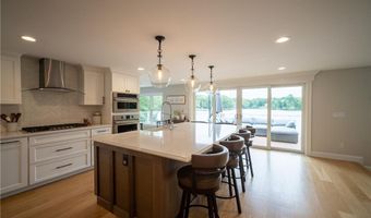 136 Aldrich Rd, Glocester, RI 02857