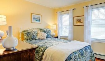 7 Dean Ave, Newport, RI 02840