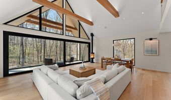 111 E Neptune Ave, Beverly Shores, IN 46301