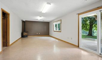 413 E 5th St, Anamosa, IA 52205