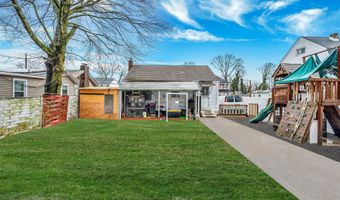 26 Smith St, Amityville, NY 11701