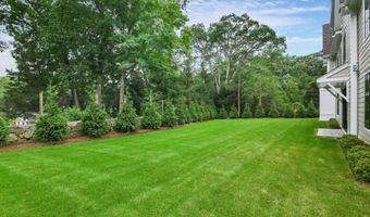 8 Fado Ln, Cos Cob, CT 06807