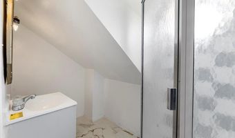 85 HOBART Ave, Bayonne, NJ 07002