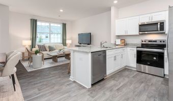 215 Maddox Dr, Aberdeen, NC 28315