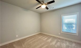 915 NE Heights Ln, Bentonville, AR 72712