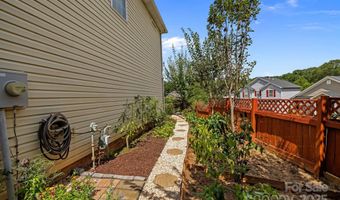 3755 Brookchase Ln, Charlotte, NC 28205