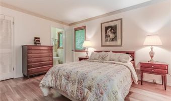6 Potter Ln, Airmont, NY 10901