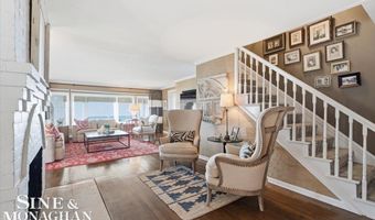 206 Edgewater Dr, Algonac, MI 48001