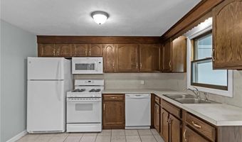 25 High St, Warwick, RI 02886