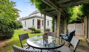 4 Garfield Ave, Bristol, RI 02809