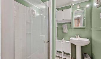 3 York St, Augusta, ME 04330