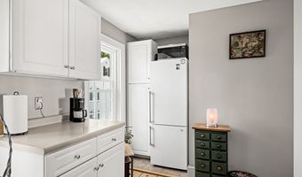376 Main St 4, Amesbury, MA 01913