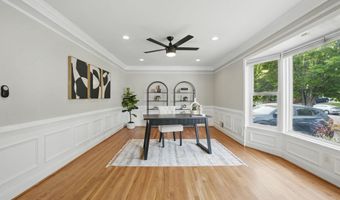 8121 BRIAR CREEK Dr, Annandale, VA 22003
