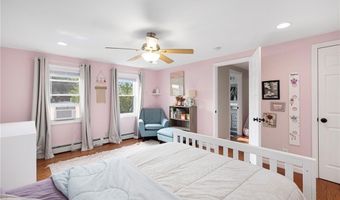121 Spofford Ave, Warwick, RI 02888