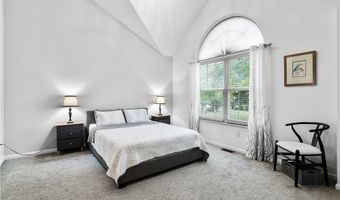 6809 Meadow Ln, Middleburg Heights, OH 44130