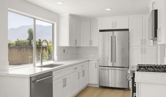 196 Mariposa Dr, Camarillo, CA 93012