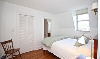 1 Oakwood Ter 7, Newport, RI 02840