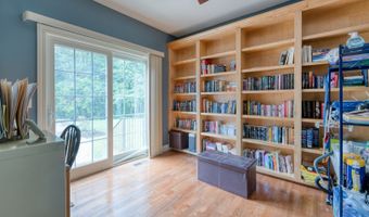 2 Warren Gln, Burlington, CT 06013