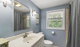 29 Maple Dr, Bedford, NH 03110