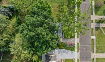 983 Roseland Rd, Alliance, OH 44601