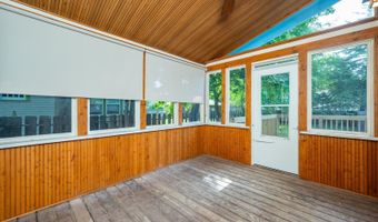 822 7th St, Ames, IA 50010