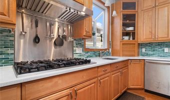 55 Hunter Ave, Newport, RI 02840