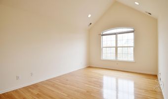 19 MARINA Dr, Bayonne, NJ 07002