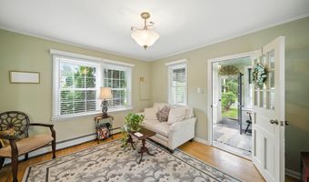 29 Park Ave, Belford, NJ 07718