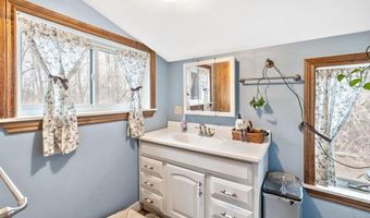 95 Center Bay Rd, Alburgh, VT 05440