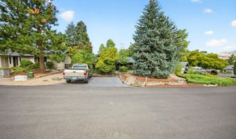 767 Twin Pines Cir, Ashland, OR 97520