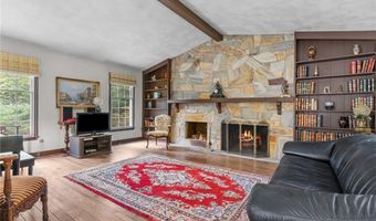 300 Country View Dr, Warwick, RI 02886