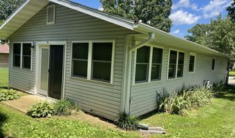 2105 Oakridge Dr, Ava, MO 65608