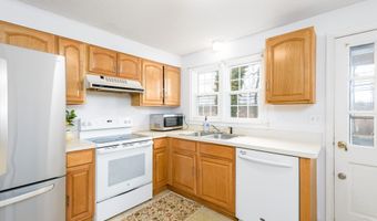 280 E Main St APT E6, Clinton, CT 06413