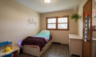 1417 S 6th St, Aberdeen, SD 57401