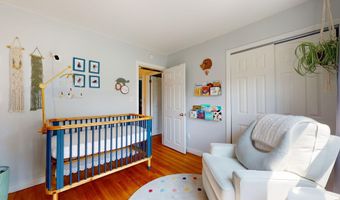 5 Crawford Dr, Bath, ME 04530