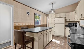 1246 Spruce Tree Ln, Amherst, OH 44001