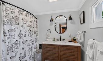 48 6th St, Bangor, ME 04401