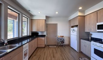 929 OLD COUNTY Rd, Brookings, OR 97415