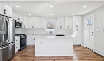 38 Somerset Rd E, Amityville, NY 11701
