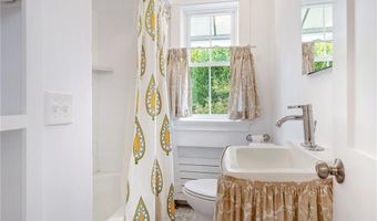 604 Thames & 4 Dixon St, Newport, RI 02840