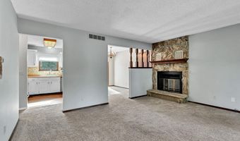 3305 Colonial Ct, Augusta, KS 67010