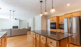 9 Elizabeth Dr, Lincoln, RI 02865