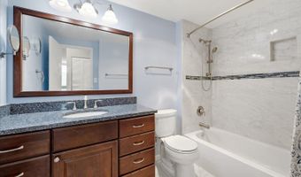5500 HOLMES RUN Pkwy 512, Alexandria, VA 22304