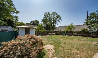 8 Williams Ave, Amityville, NY 11701
